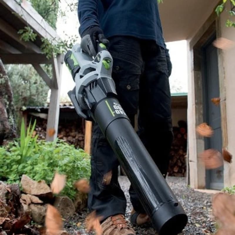 EcoVolt 56V™: motor brushless 3000 W, soplado potente