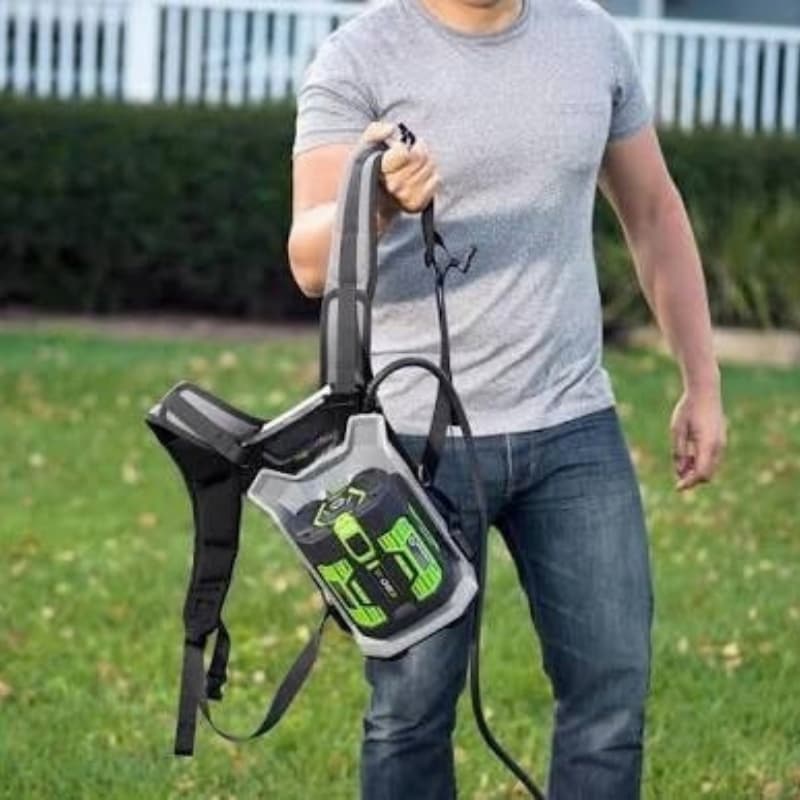 EcoVolt 56V™ a zaino: sistema ergonomico BackLock, peso su spalle e schiena